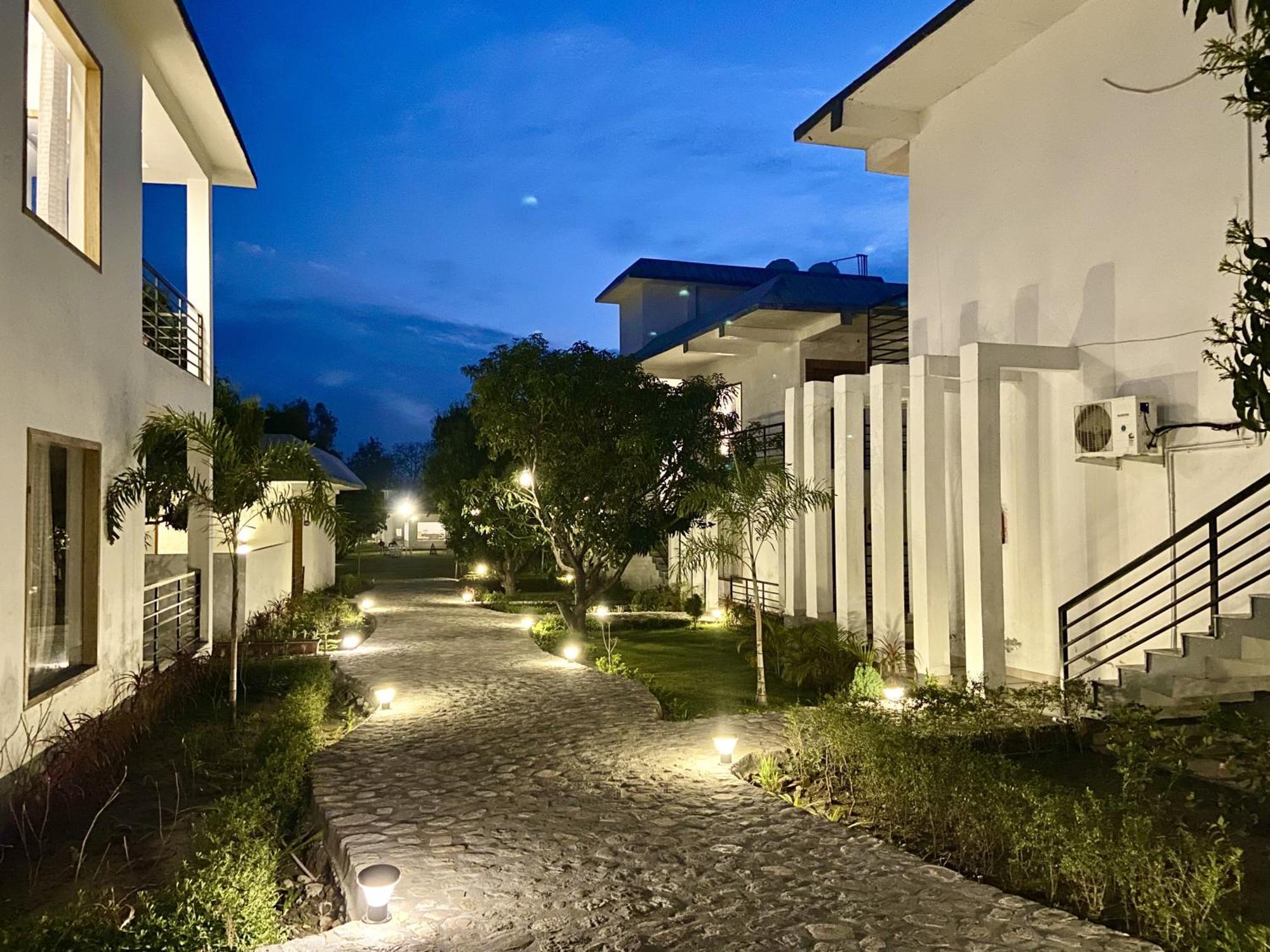 רמנגר The White Oak Corbett Spa & Resort מראה חיצוני תמונה