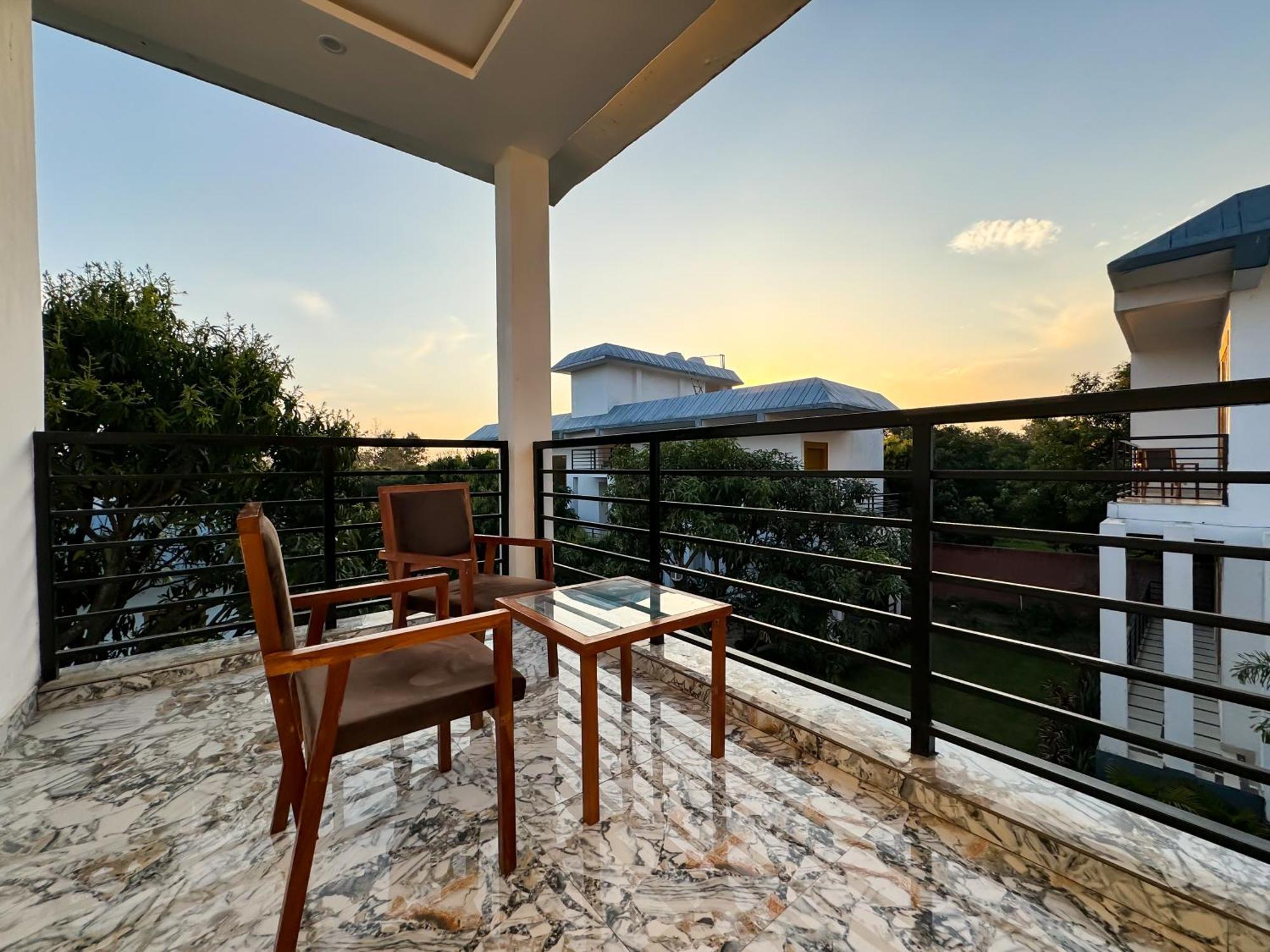 רמנגר The White Oak Corbett Spa & Resort מראה חיצוני תמונה
